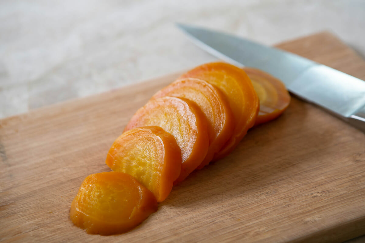 4 Ingredient Roasted Beets and Almond Crusted Goats Cheese Snack | Elyse Prince